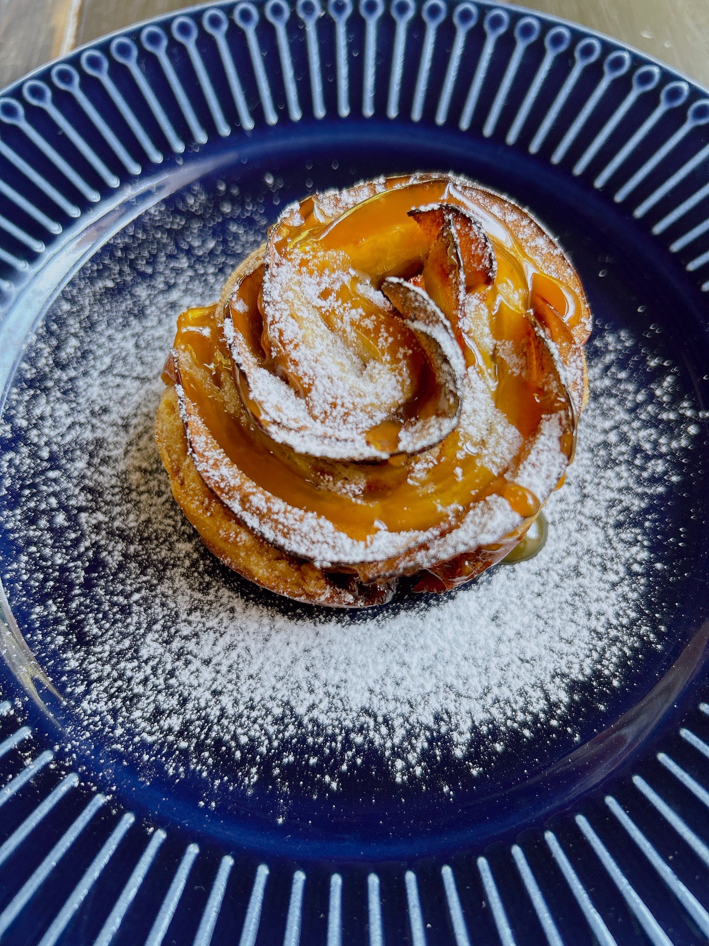 Rosas de manzana y hojaldre